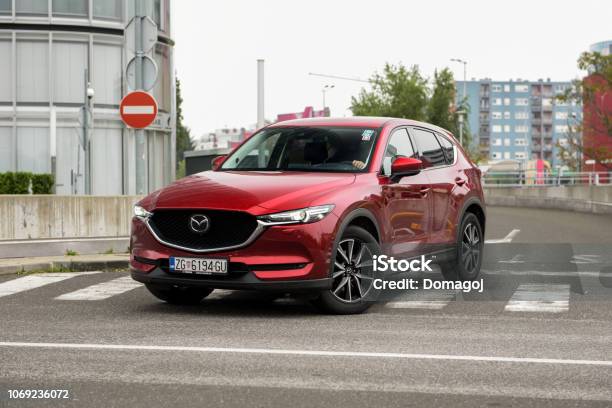  2018 Mazda Cx5 New Red Cx5 Suv Fotos de autos japoneses disponibles - Descargar