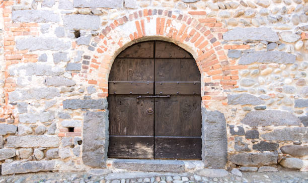 istock Medieval wooden door 1069319424