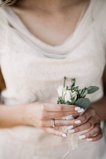 istock beautiful Bride in wedding dress with flowers 1069346818