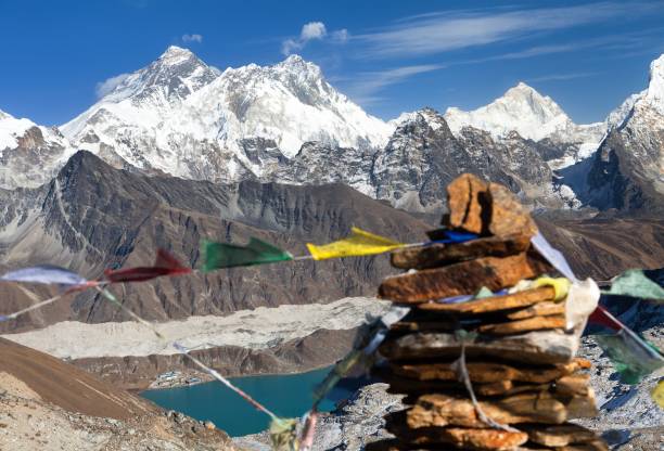 monte everest lhotse makalu nepal himalayas mountains - renjo la foto e immagini stock
