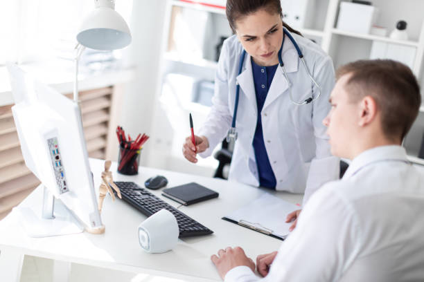 istock The doctor explains the problem to the patient on the computer. 1069359014