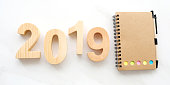 2019-holz-buchstaben-notizbuch-papier-un