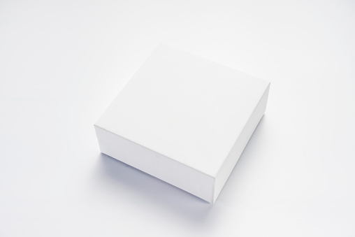 Una caja vacía blanca photo