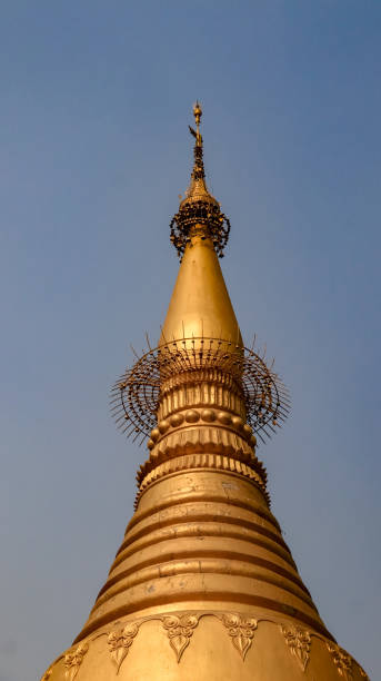 templo dourado de myanmar - golden temple - fotografias e filmes do acervo