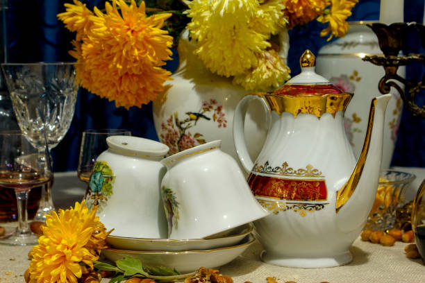 istock Dishes and flowers after party 1069495820
