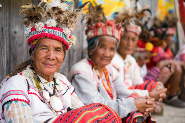 persone etniche ifugao che indossano abiti tradizionali, banaue, filippine - ifugao foto e immagini stock