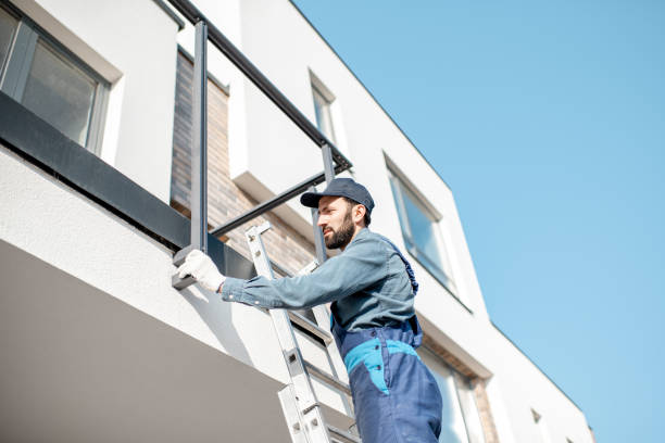 barrière de balcon pour le montage constructeur - building contractor manual worker construction worker repairman photos et images de collection