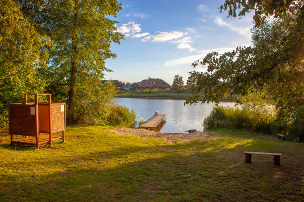 plaża nad jeziorem lub rzeką - travel nature rural scene outdoors zdjęcia i obrazy z banku zdjęć