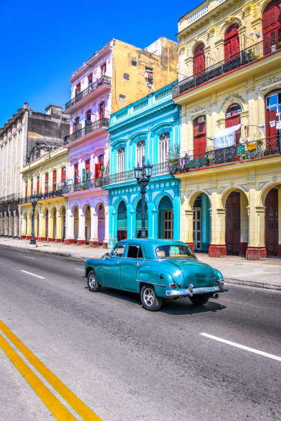 colores fachadas la habana, cuba - havana fotografías e imágenes de stock