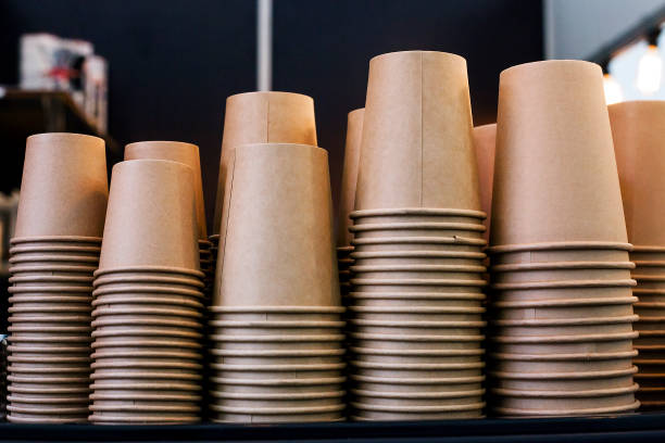 stack of disposable coffee cup, selective focus - paper glass imagens e fotografias de stock