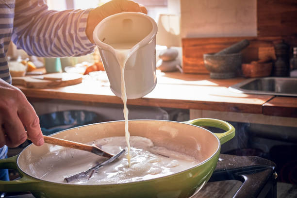 preparación de leche arroz con leche con vainilla y canela - rice pudding fotografías e imágenes de stock