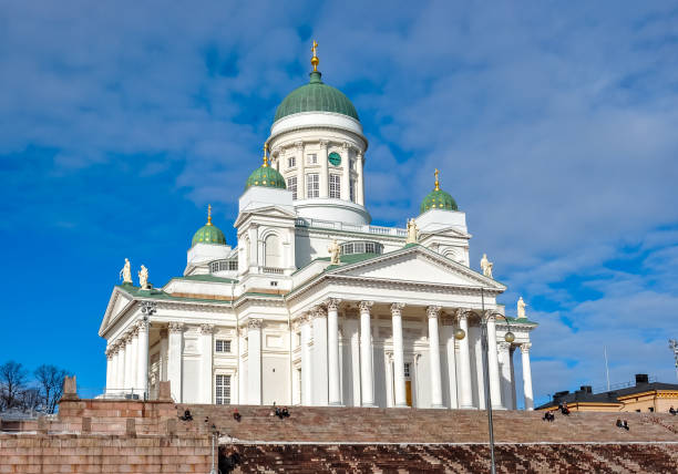 catedral de helsínquia, na praça do senado, finlândia - helsinki lutheran cathedral - fotografias e filmes do acervo