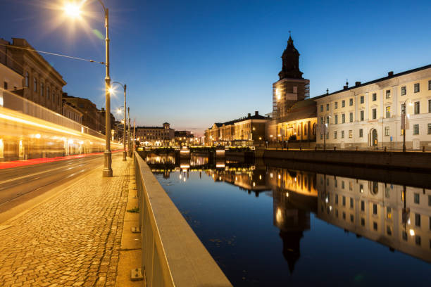 igreja alemã em gotemburgo - gothenburg city urban scene illuminated - fotografias e filmes do acervo