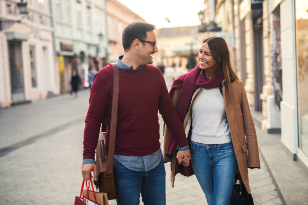 istock Couple at shopping 1069761304