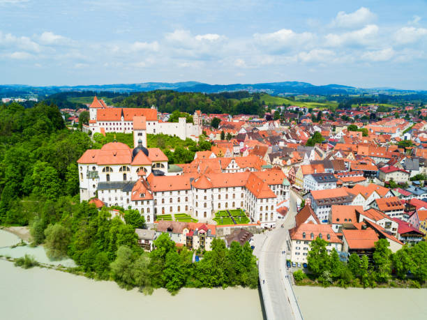 フュッセンの町空撮 - allgau city bavaria altstadt ストックフォトと画像