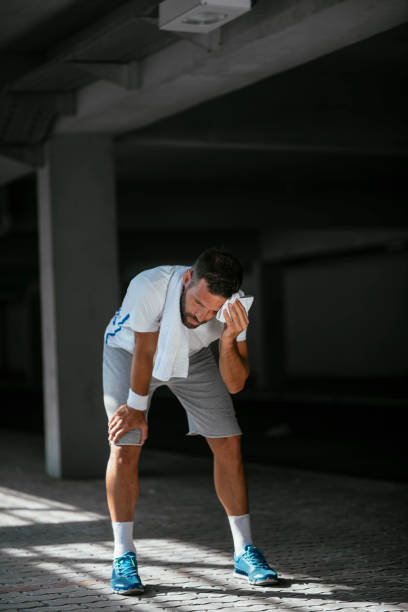 istock Fitness man getting ready for sport 1069785570