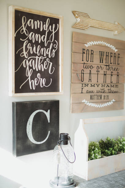 istock INTERIOR DECOR FALL WATCH PARTY FARM HOUSE 1069785940