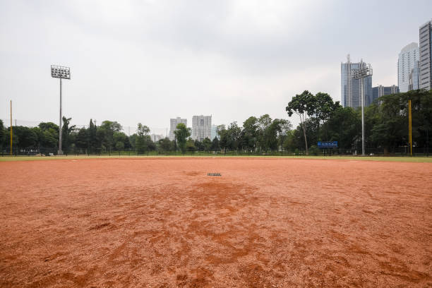 campo di softball situato a giacarta, indonesia - baseball base baseball diamond field foto e immagini stock