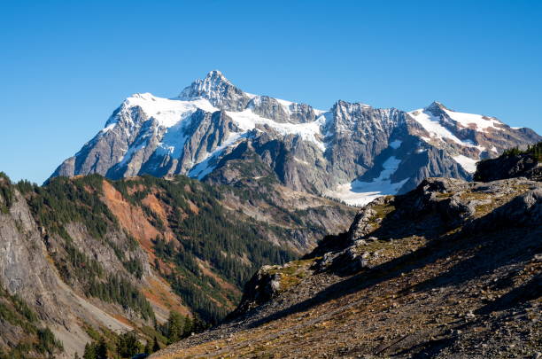 Mt Shuksan in Washington-USA Mt Shuksan in Washington State, USA cascade range north cascades national park mt baker mt shuksan stock pictures, royalty-free photos & images