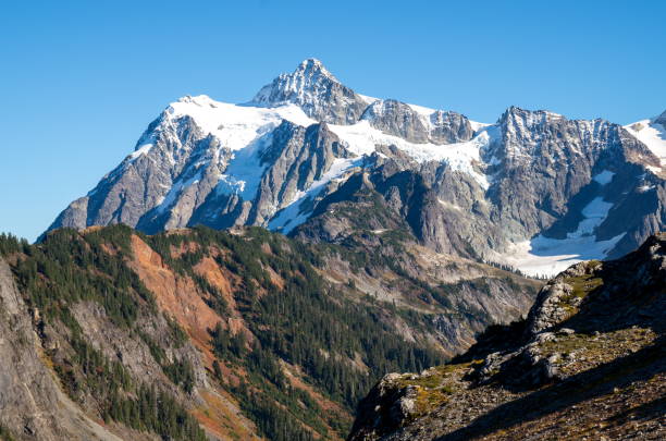 istock Mt Shuksan in Washington-USA 1069834174