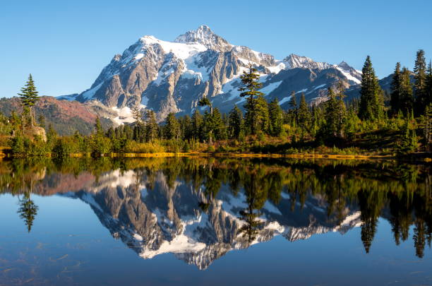istock Mt. Shuksan Reflection in Autumn 1069835312