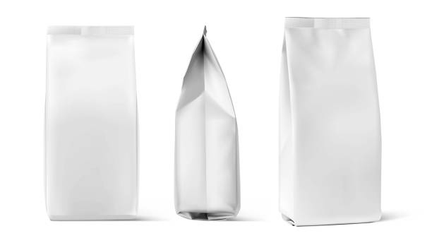 ilustraciones, imágenes clip art, dibujos animados e iconos de stock de conjunto de maqueta bolsas aisladas sobre fondo blanco. - paper bag packaging blank package