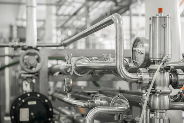 equipo en la fábrica de leche - válvula fotografías e imágenes de stock