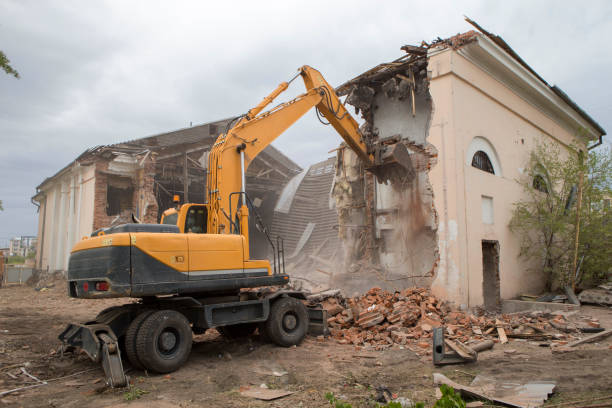 istock Demolition of the old building 1069893042