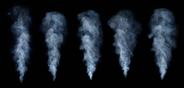 mgła lub dym ustawione izolowane na czarnym tle. białe zachmurzenie, mgła czy smog. - psd zdjęcia i obrazy z banku zdjęć