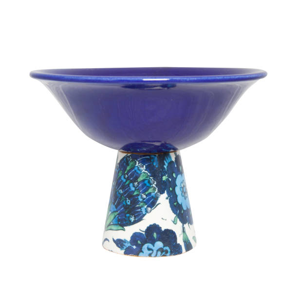 istock Shopping Pottery in Middle East 1069943496
