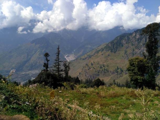 istock Mountains of Manali 1069943732