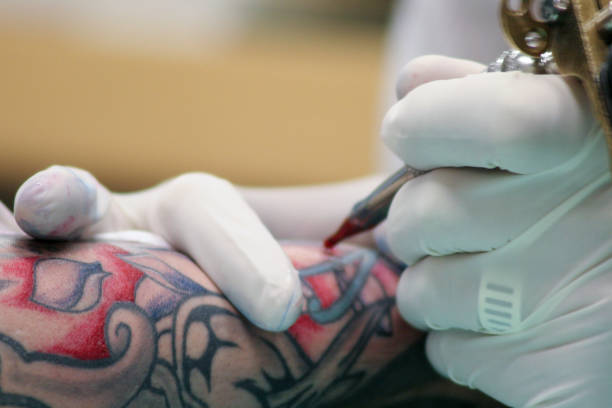 istock tattoo set with a needle and some skin 1069958944