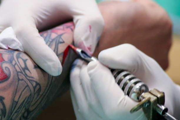 istock tattoo set with a needle and some skin 1069958950
