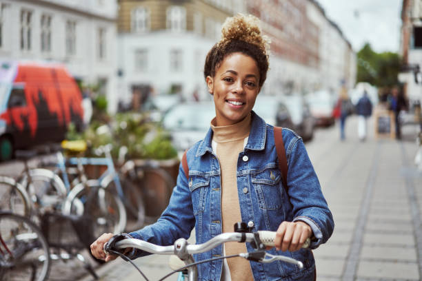 istock Making my way through the urban jungle by bike 1069962200