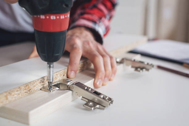 istock Young man making his own furniture 1069986314