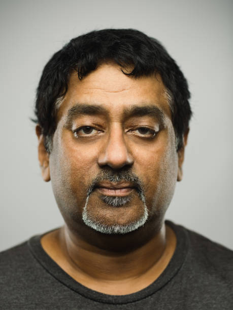 hombre real indio con expresión en blanco - portrait human face men overweight fotografías e imágenes de stock