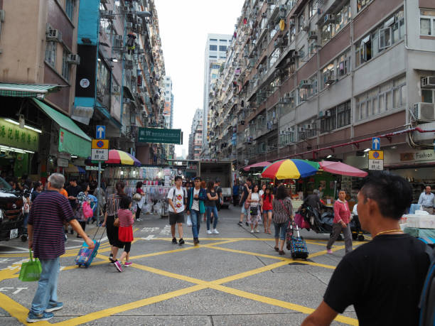 images de la fa yuen street market à hong kong. - crowd kowloon peninsula multi colored photos et images de collection