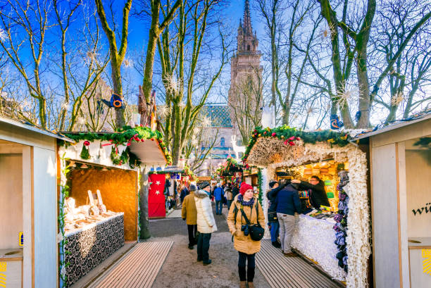 basel, schweiz - weihnachtsmarkt - weihnachtsmarkt basel stock-fotos und bilder