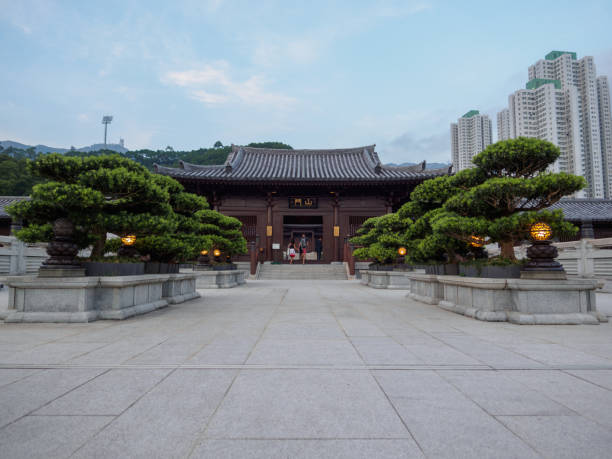 Image of the Chi Lin Nunnery in Hong Kong a large budhist complex, rebuilt in the 90s. Kowloon, Hong Kong - November 3 2017: Image of the Chi Lin Nunnery in Hong Kong a large budhist complex, rebuilt in the 90s. chi lin nunnery stock pictures, royalty-free photos & images