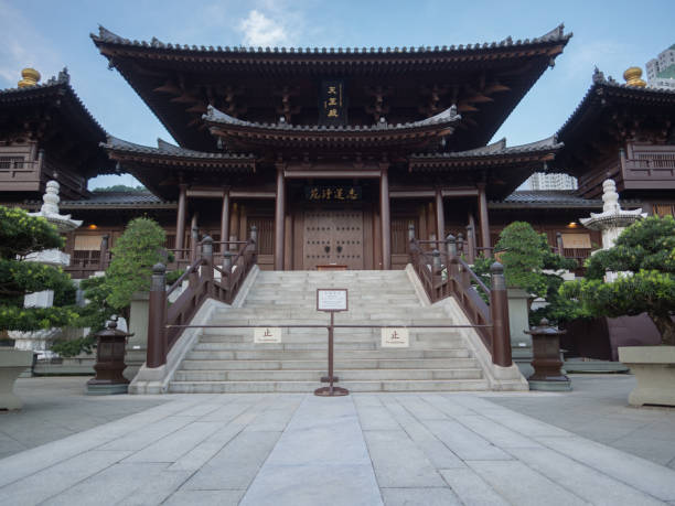 Image of the Chi Lin Nunnery in Hong Kong a large budhist complex, rebuilt in the 90s. Kowloon, Hong Kong - November 3 2017: Image of the Chi Lin Nunnery in Hong Kong a large budhist complex, rebuilt in the 90s. chi lin nunnery stock pictures, royalty-free photos & images