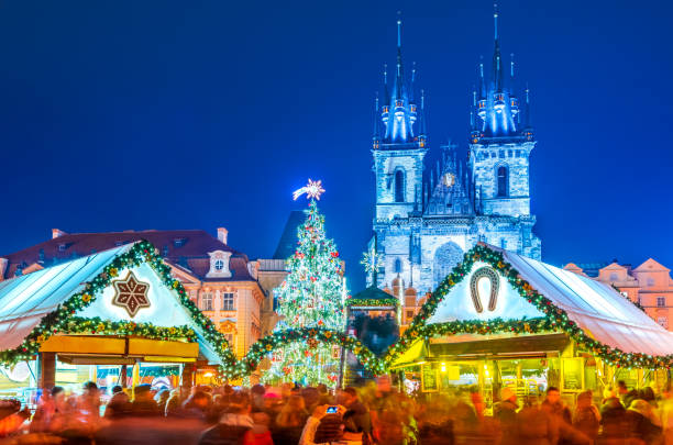prag, tschechische republik - weihnachtsmarkt - prag stock-fotos und bilder