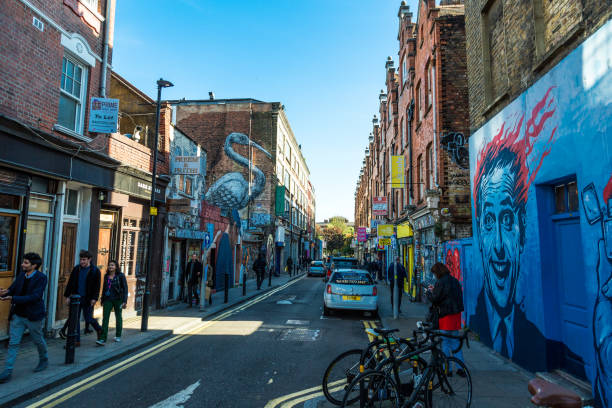 벽돌 차선, 런던, 영국의 붐비는 거리에서 산책 하는 관광객 - east london 뉴스 사진 이미지