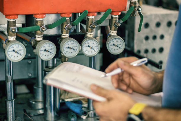 dispositivo de presión para el sistema de la industria - boiler steam pressure gauge gauge fotografías e imágenes de stock