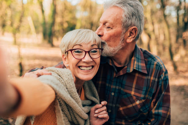 Couple kissing and taking a selfie