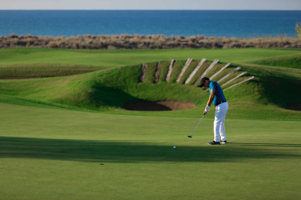 istock Golf player shoting ball - Links Golf 1070196624