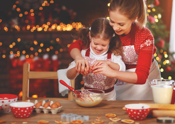 istock ppy family bake christmas cookies 1070239976