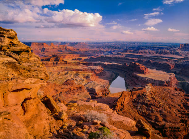 erosão de formações de rocha vermelha np canyonlands. utah - moab utah cloud desert - fotografias e filmes do acervo