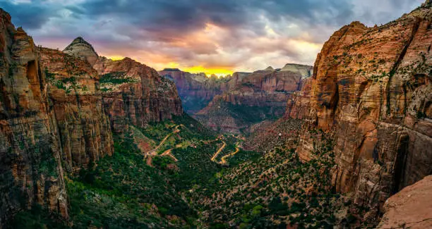 Photo of panoramic view of zion national park from Canyon overlook trail