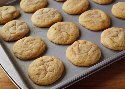 Plain cookies on baking sheet in natural light.