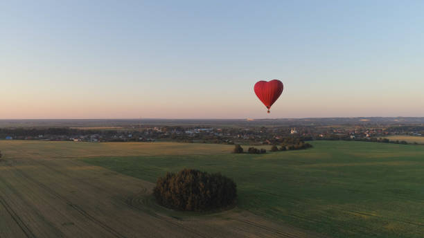 istock Hot air balloon shape heart in sky 1070671816